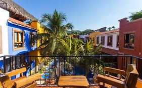 Casa Lotería -Pueblito Sayulita- Colorful, Family&Relax Experience with Private Parking&Pool